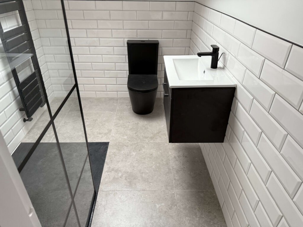 Modern Bathroom Black & White